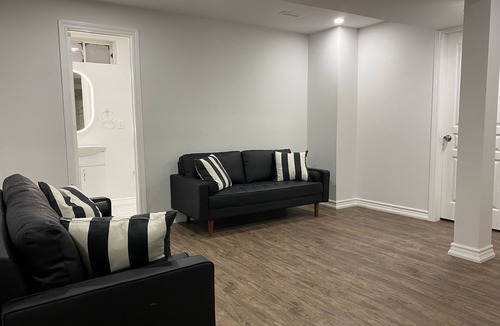 Vaughan Apartment | Vicky Vacation Rentals #2