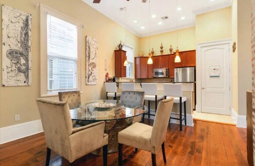 Faubourg Lafayette Apartment | Victorian Central City Apt | Near St Charles Ave