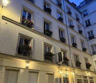 Quartier de la Porte-Saint-Denis Hotel | Victory Hotel Galou