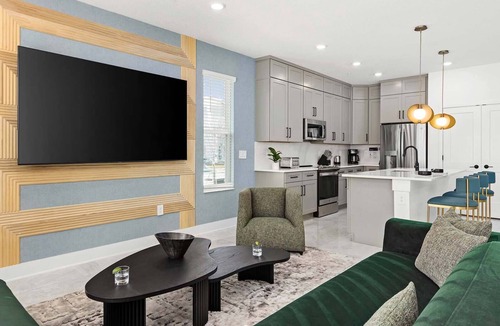 Florida Center House | Villa Grande | VIP home near Universal & airport w/pool, full kitchen, huge BRs