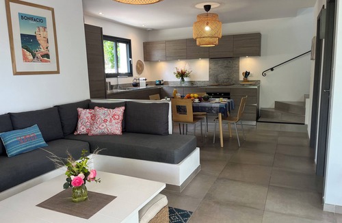 Lecci House | Villa Maestro Maria 🏡Warm welcome 🧡 heated pool 🌞beach 5' away 🏖️