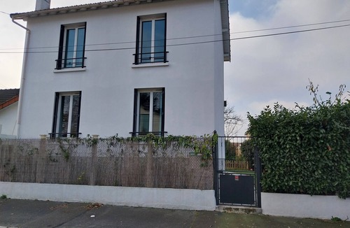 Aulnay-sous-Bois Villa | Villa "Maison Entre Paris Et Aéroport Cdg" with Shared Terrace, Shared Garden & Wi-Fi