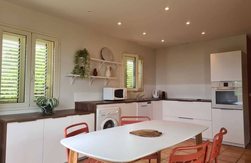 Solenzara Villa | Villa Vermentinu : Modern Design & Sea View, King Size Bed, Walking Port Access