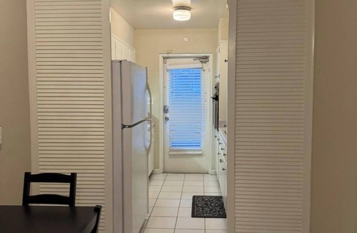Lake Eola Heights Condo | Vintage 2 Bedroom 1.5 Bathroom Condo Lake View