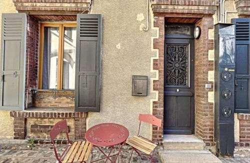 Epinay-sur-Seine House | Vintage and Music townhouse - Paris in 15 minutes!