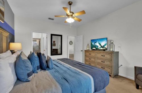 Bay Lake House | Vintage Noir