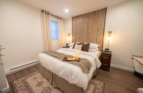 Connellsville House | Vintage Vogue Suite, Patio Fire Pit Grill, WI-FI
