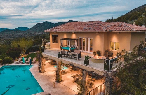 Cave Creek House | Vista Verde by AvantStay Isolated Villa w Putting Green Pool Fire pit