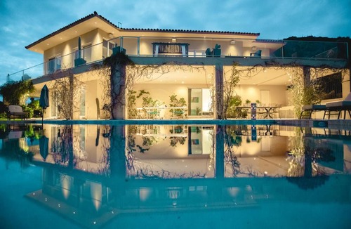 Cave Creek House | Vista Verde by AvantStay Isolated Villa w Putting Green Pool Fire pit