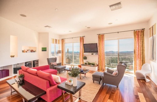 Cave Creek House | Vista Verde by AvantStay Isolated Villa w Putting Green Pool Fire pit