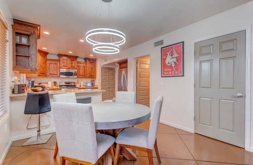 Tucson Condo | VLIA Stunning, Stylish Getaway Clouse to Everything
