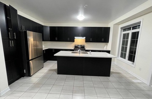 Brampton House | VRBO 6 Bedroom 3.5 Bath Awesome Corner Property for SHORT TERM RENTAL