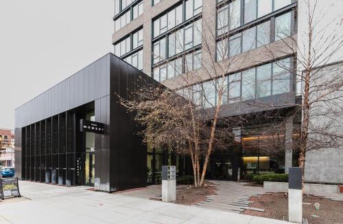 West Loop Gate Apartment | W Loop Studio w Deck Pool Gym 3 blocks to L CHI-644