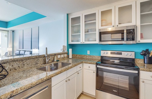 Ruskin House | Walk to Beach & Marina! Ruskin Resort Retreat