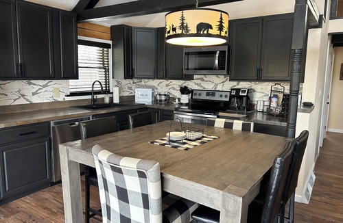 DuBois Cabin | WALK TO BIMINI BEACH! 5 Bedrooms/3 Baths/Sleeps 10