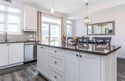 The Blue Mountains House | Walk to Blue Mountain Village & Bike to Downtown/Main Street. Community Pool.