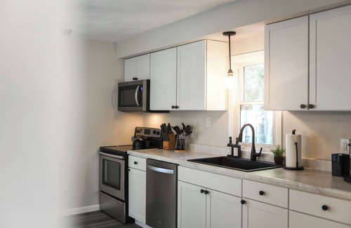 Tarrs Apartment | Walk to BTV Winery | Near Corporate Offices