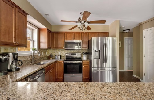 Albrightsville House | Walk to lake beach/pool 5BR, hot tub, game room.