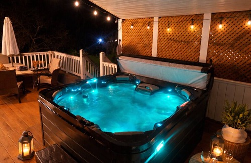 Albrightsville House | Walk to lake beach/pool 5BR, hot tub, game room.