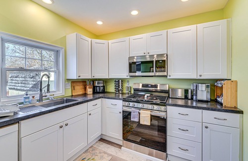 Town of Richmond Cottage | Walk to Lake: Honeoye Cottage Near Bristol Mtn!