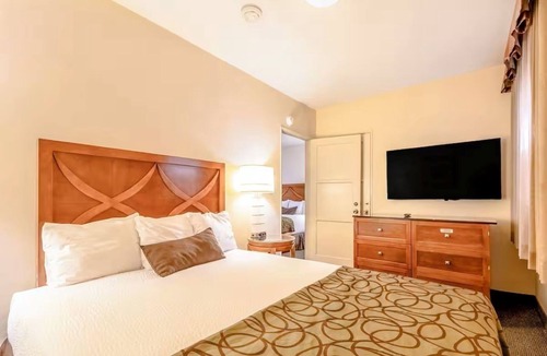 Yuma Townsite Hotel | Walk to Local Restaurants | Executive Suite | Onsite Outdoor Pool