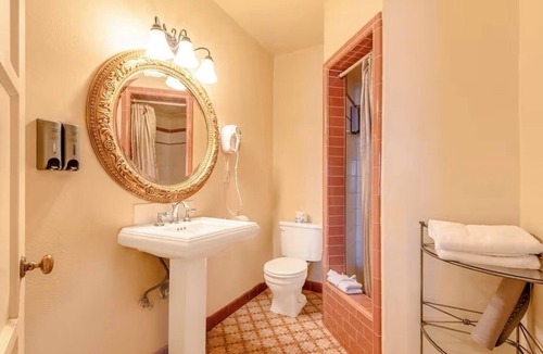 Yuma Townsite Hotel | Walk to Local Restaurants | Executive Suite | Onsite Outdoor Pool
