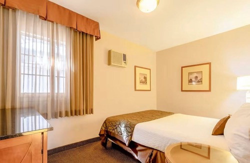 Yuma Townsite Hotel | Walk to Local Restaurants | Executive Suite | Onsite Outdoor Pool