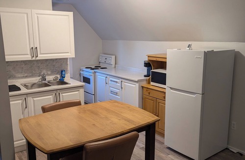 Lindsay Apartment | Walk up Studio apartment