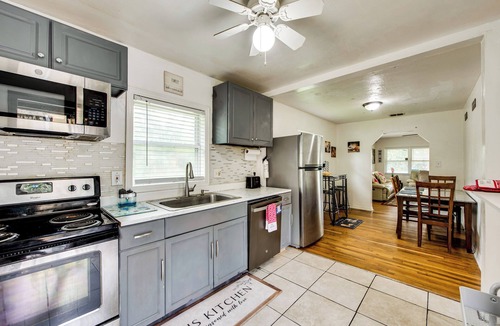Griffin Heights House | Walkable to FSU Campus: Cozy Retreat w/Deck!