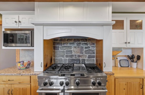 Walker Lake Cabin | Walker Lake Lodge | Right Near Walker Lake + Hot Tub!