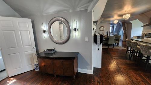 Faubourg Livaudais Apartment | Walker Mansion on St Charles Ave - Unit 6
