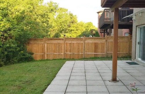 Richmond Hill House | Walkout Ravine, Cottage feeling basement