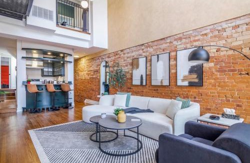 Midtown Toronto Apartment | Warehouse Style Loft near Yorkville
