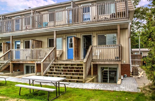 Wasaga Beach House | Wasaga Beach/Blue Mountain Ski Hills/Christmas village/Lake Front/