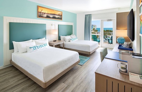 Fort Myers Beach Resort | Watch the Waves in 4 Oceanfront Rooms with Balcony, Pool & Spa Amenities