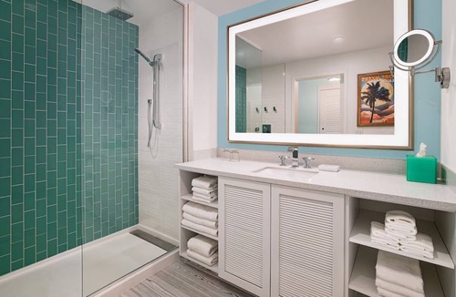 Fort Myers Beach Resort | Watch the Waves in 4 Oceanfront Rooms with Balcony, Pool & Spa Amenities