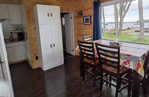 Lavigne Cottage | Water front cottages on lake Nippising