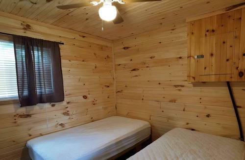 Lavigne Cottage | Water front cottages on lake Nippising