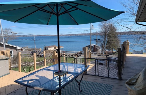 Canandaigua House | Water ski SEASON IS COMING! Close to breweries and restaurants and marinas.