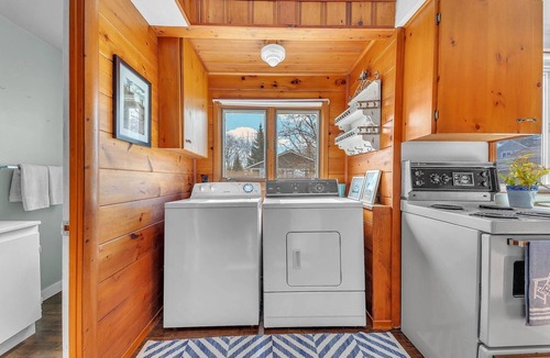 Dashwood Cottage | Watercolour Lakefront Cottage Grand Bend!