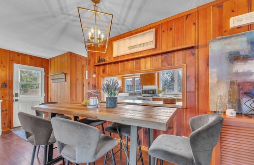 Dashwood Cottage | Watercolour Lakefront Cottage Grand Bend!