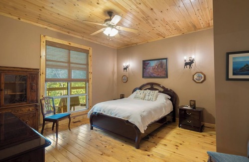 Whitestone Cabin | Waterfall Getaway Delight