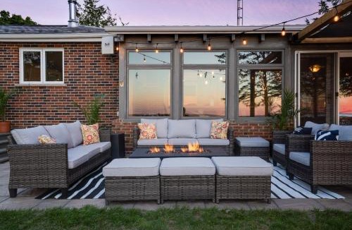 North Port House | Waterfront Casa in wine County with SAUNA and HOT TUB