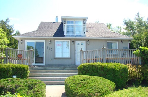 Sauble Beach Cottage | WATERFRONT! Charming Beach Front Cottage