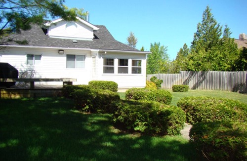 Sauble Beach Cottage | WATERFRONT! Charming Beach Front Cottage
