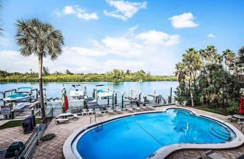 Sunset Reef Condo | WATERFRONT CONDO-POOL-MINS FROM BEACH/WATER SPORTS