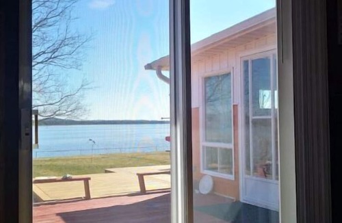 Omemee Cottage | Waterfront Cottage with Panoramic Lake View and Great Privacy