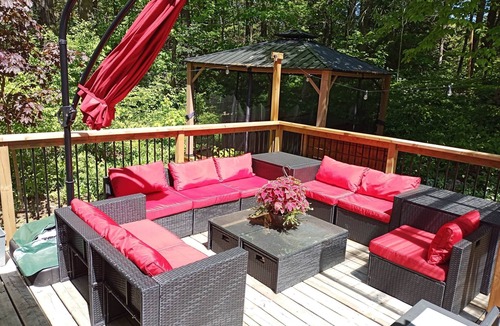 Norland House | Waterfront Cottage w/king bed, hot tub, theatre, gym & more