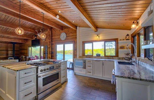 Georgian Bay Cottage | Waterfront Cottage on Georgian Bay near Honey Harbour