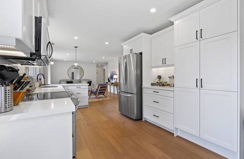 Huntsville Cottage | Waterfront Cottage with Hot Tub and Games Room